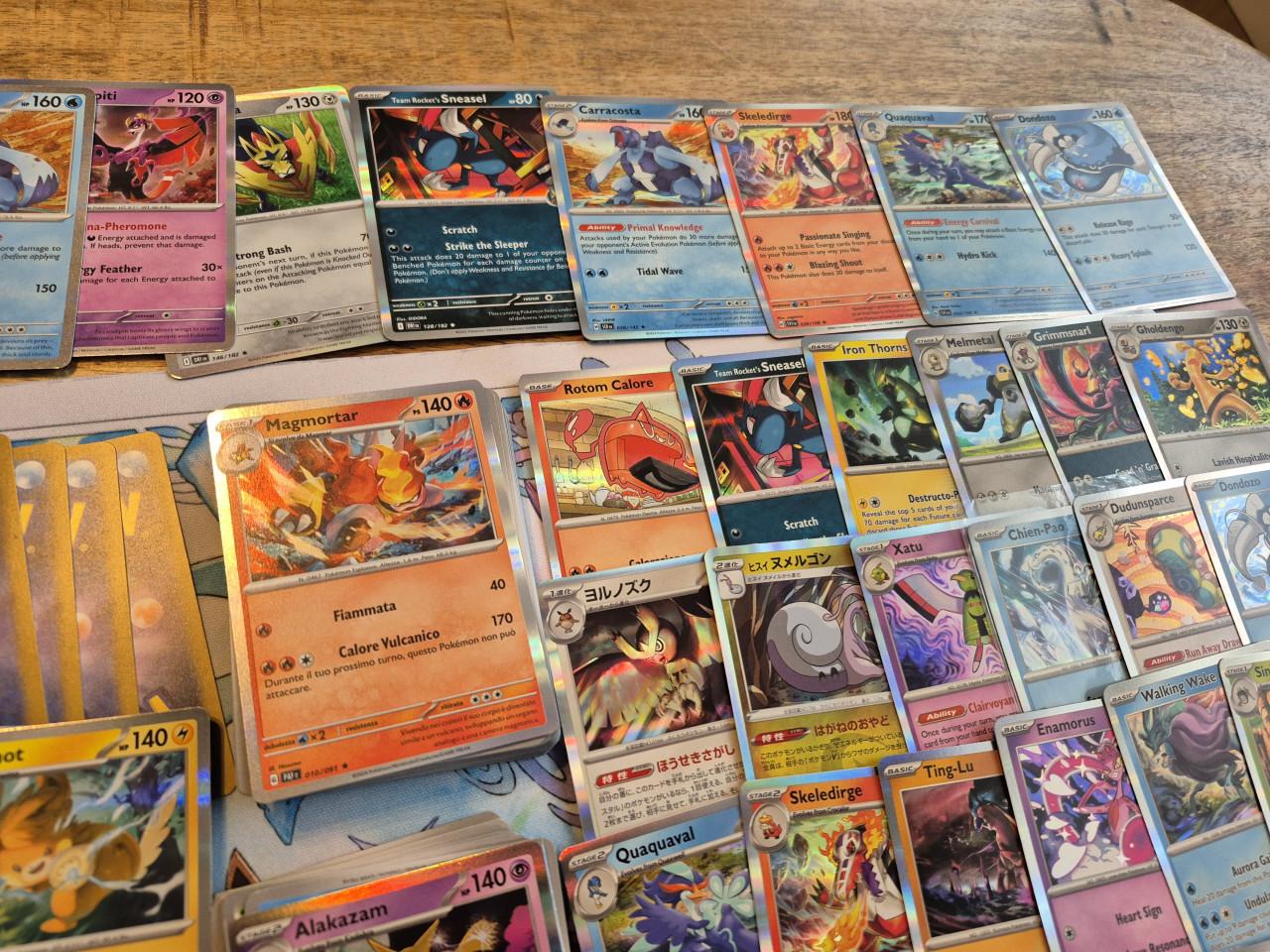 Mooie partij van 300 pokemon kaarten. Veel glimmende