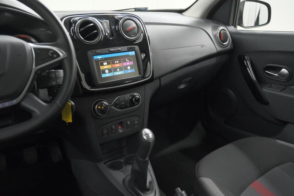 Dacia Sandero tce 90 tech road | trekhaak | navigatie | parkeersensoren