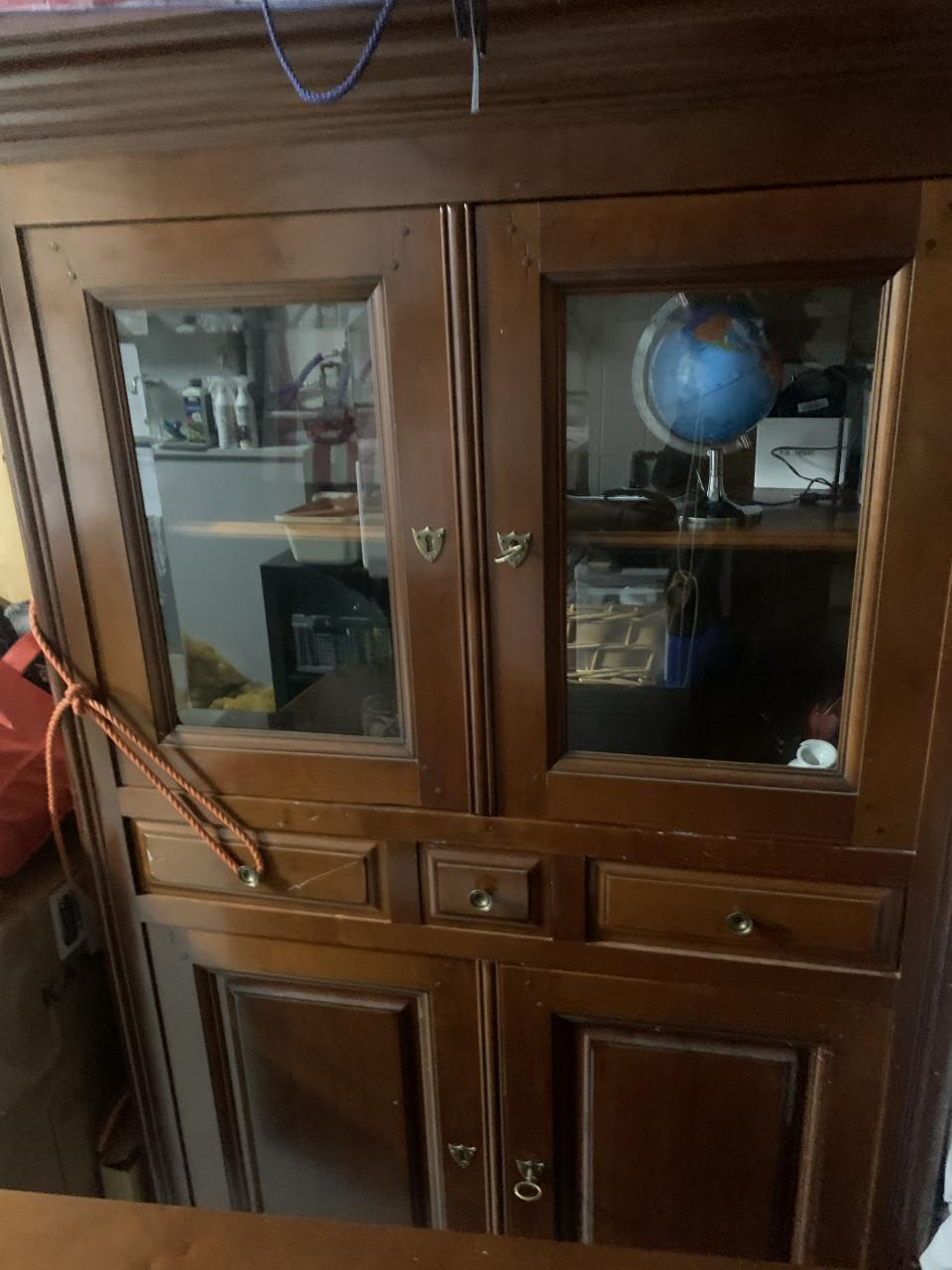 Te koop vitrinekast kersenhout