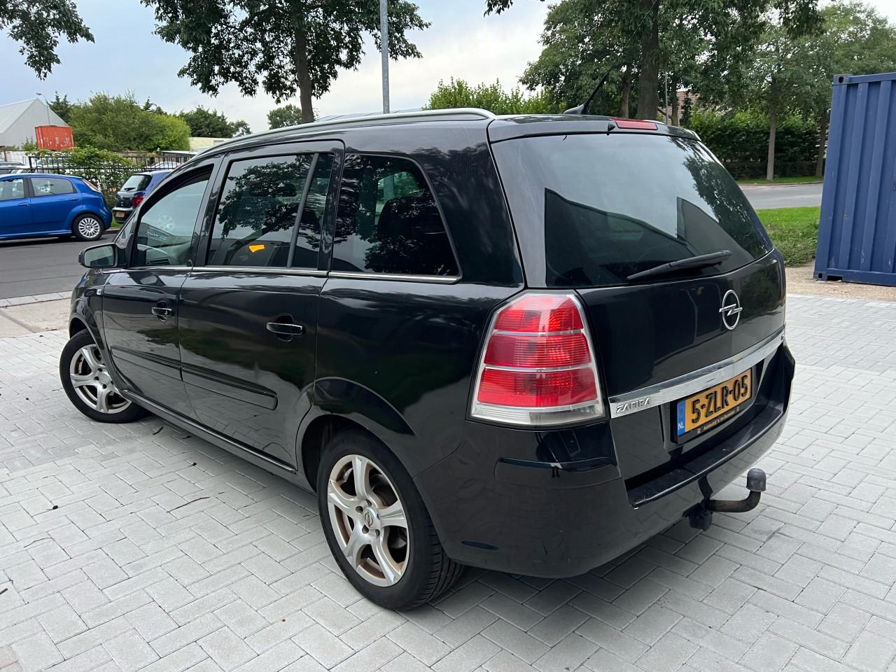 Opel Zafira 1.8 Essentia 7 zitter Jaar apk