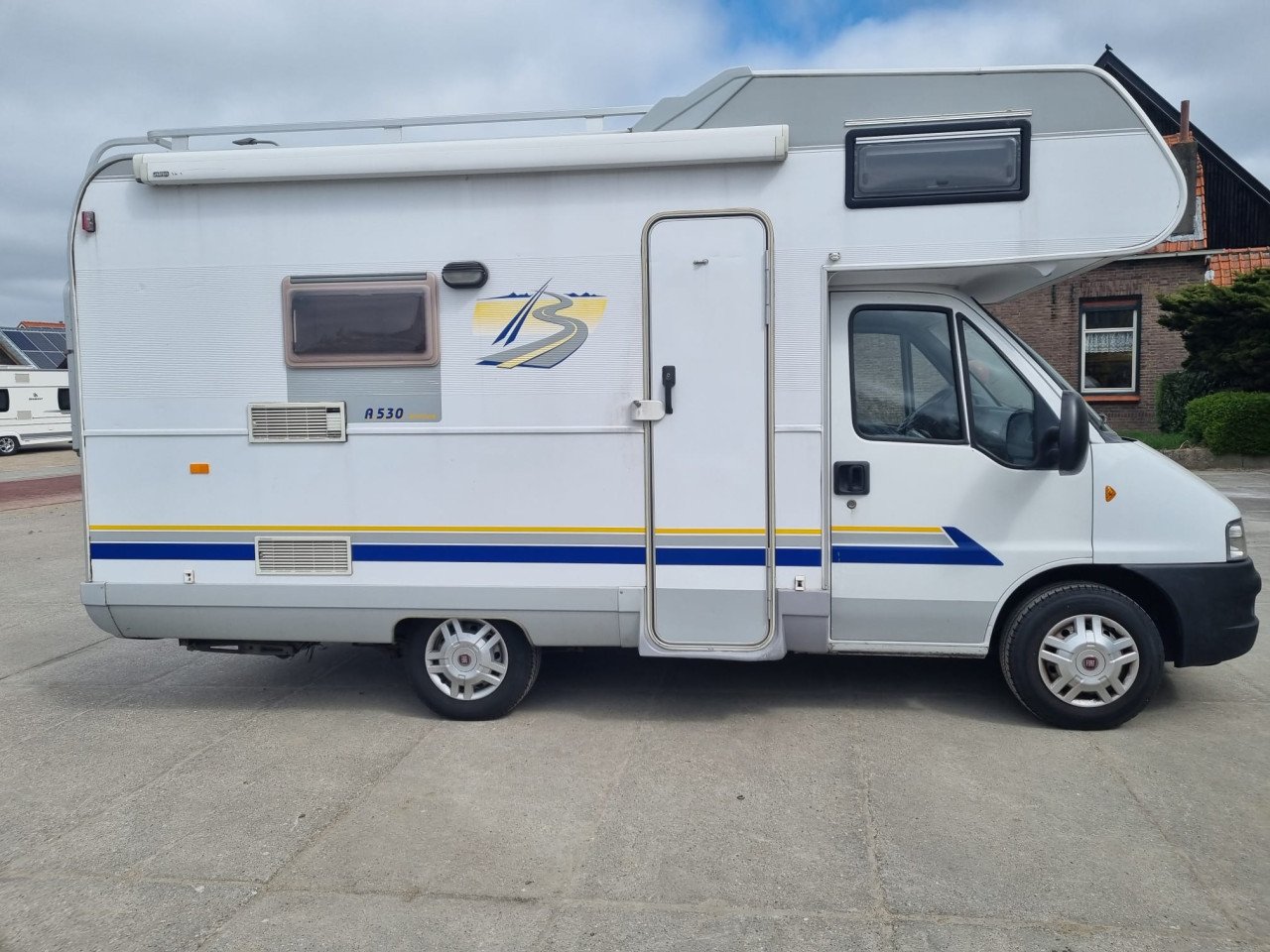 Burstner alkoof campers op basis van FIAT DUCATO uit 2002