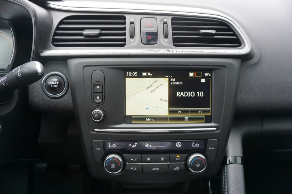 Renault Kadjar 1.2 tce zen airco / navi / cruise / trekhaak / parkeers. / l