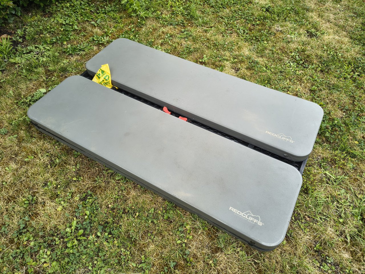 Handige camping tafel en banken picknickbank inklapbaar. Set