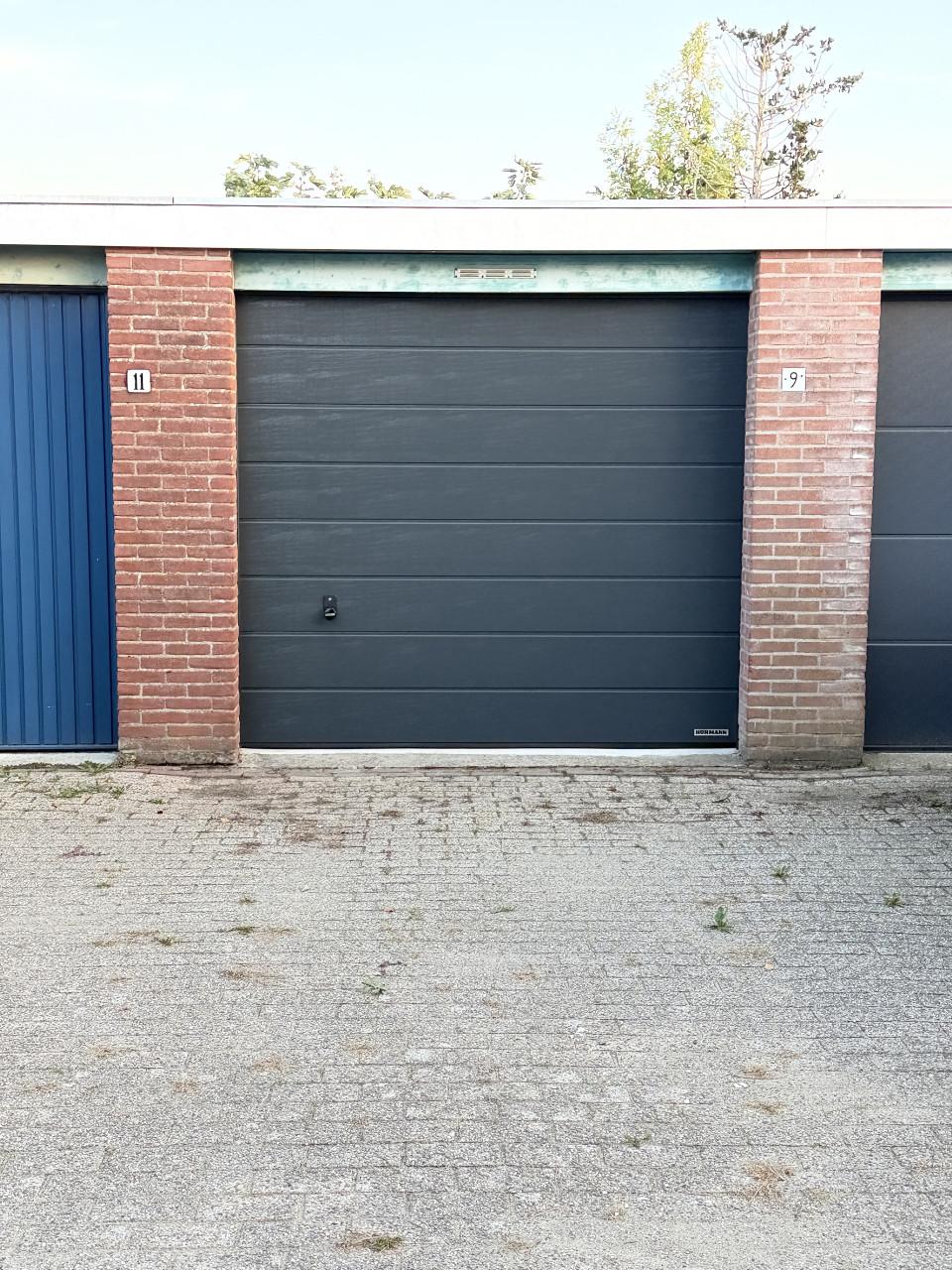 Te koop garagebox met nieuwe roldeur in Goes