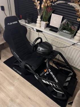 Playseat trophy + Trustmaster T300
