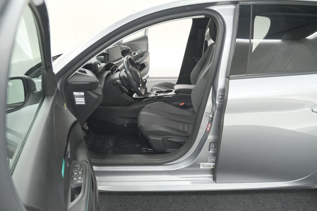 Peugeot 208 puretech 100 allure | camera | navigatie | apple carplay | park