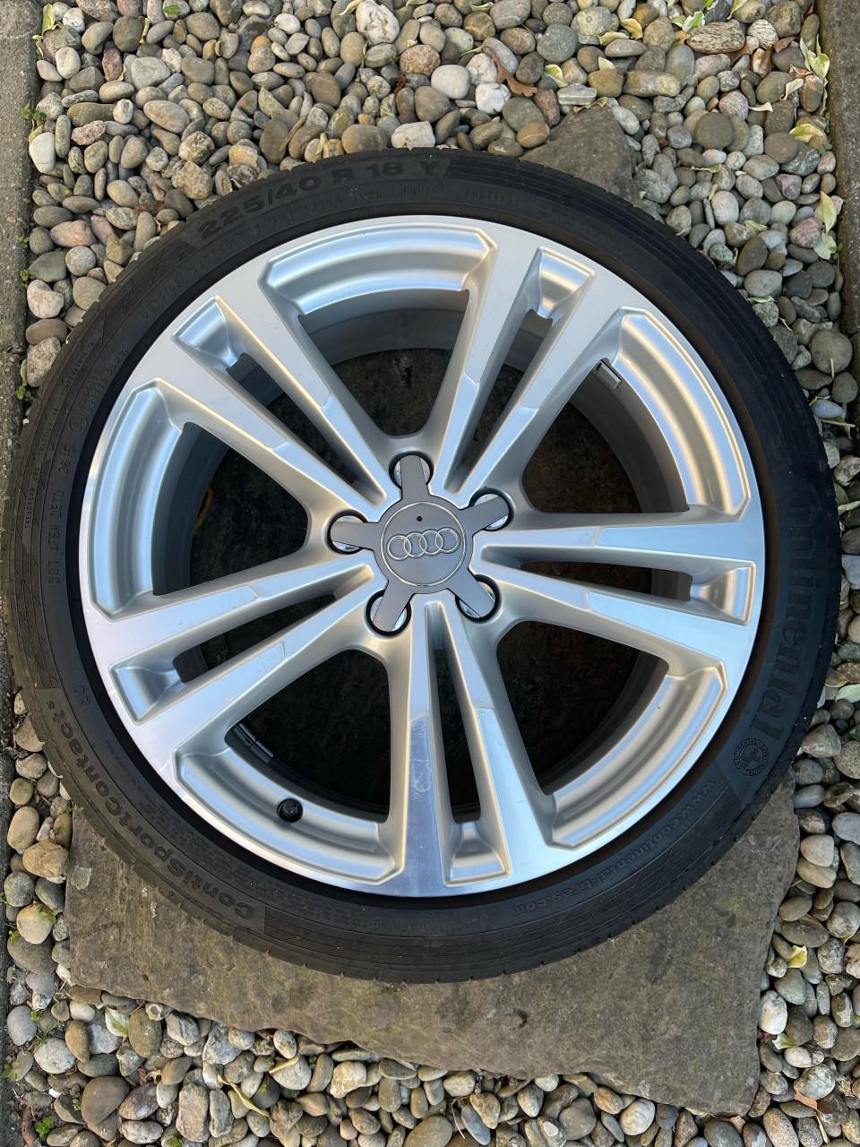 Originele Audi A3 S-line velgen 18 inch (7.5Jx18 ET51) + naafdoppen