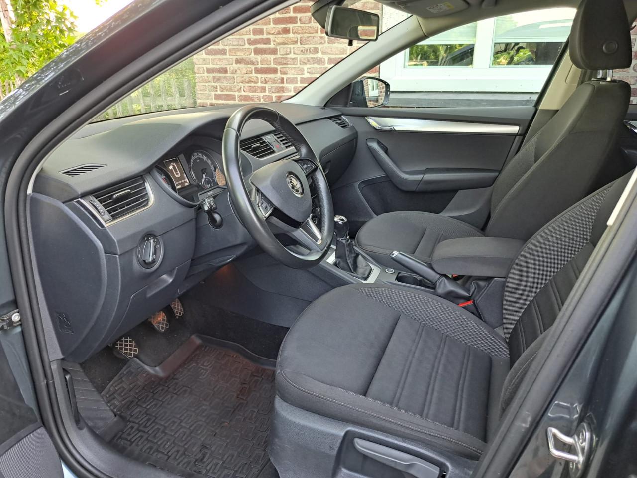 Auto skoda octavia 1.5tsi benzine 2020bj