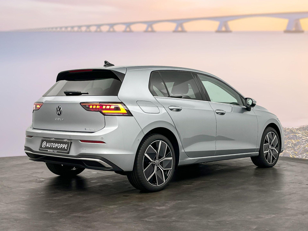 Volkswagen Golf 1.5 ehybrid style edition