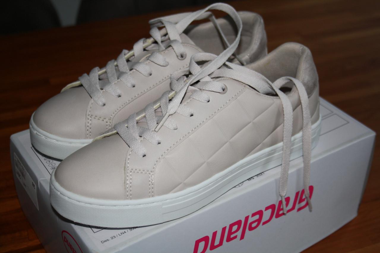 Te koop NIEUWE wandelschoenen