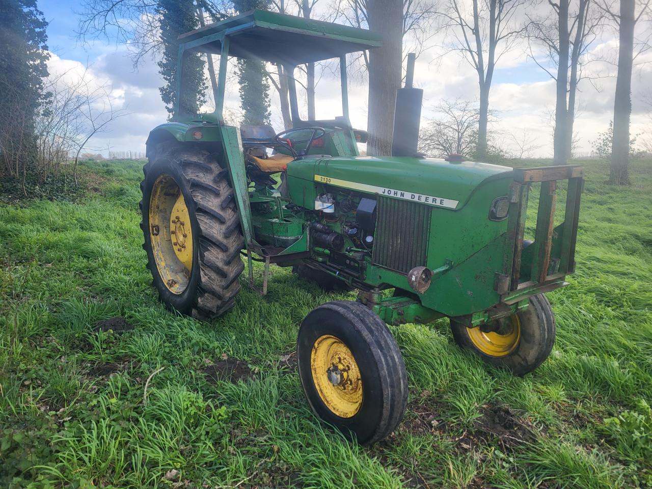 John Deere 2130