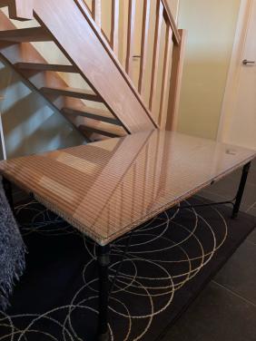 Gratis! tafel met glazen blad.