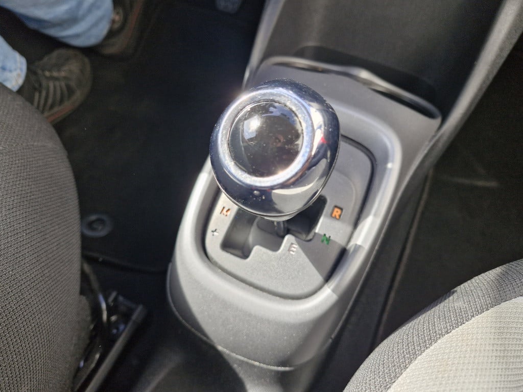 Toyota Aygo 1.0 vvt-i x-play automaat | apple carplay | andoid auto | achte