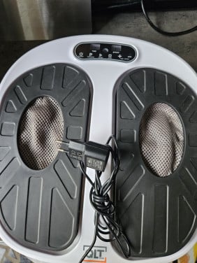 Zgan werkende QLT VibroPulse Pro Been- en Voetmassage Apparaat – Shiatsu