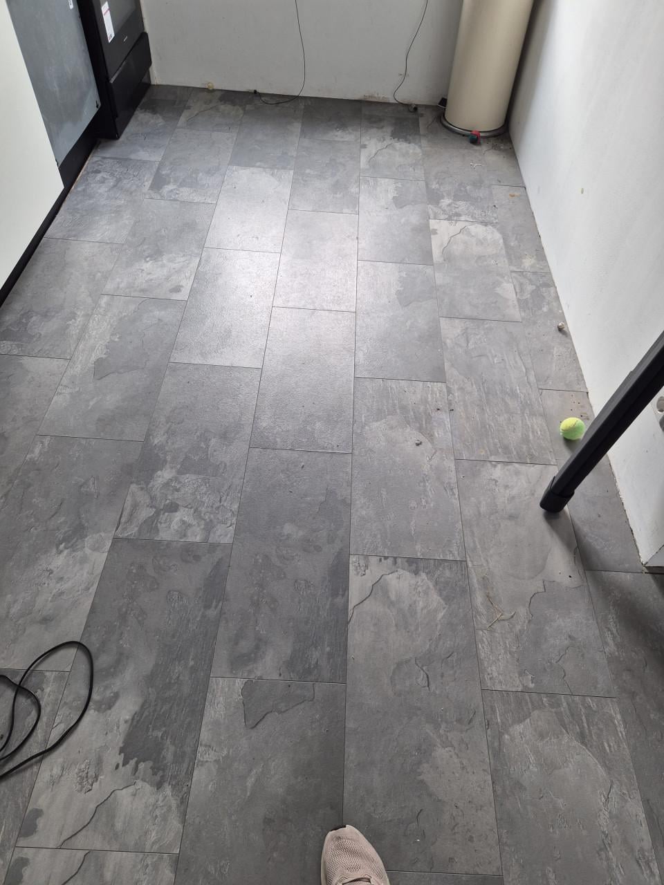±65-70 m² vloer incl. ondervloer | mooie grijze steenlook