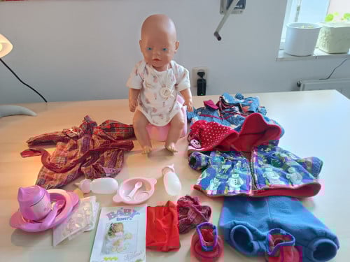 Baby Born pop met kleertjes & accessoires – klaar voor uren speelplezier!