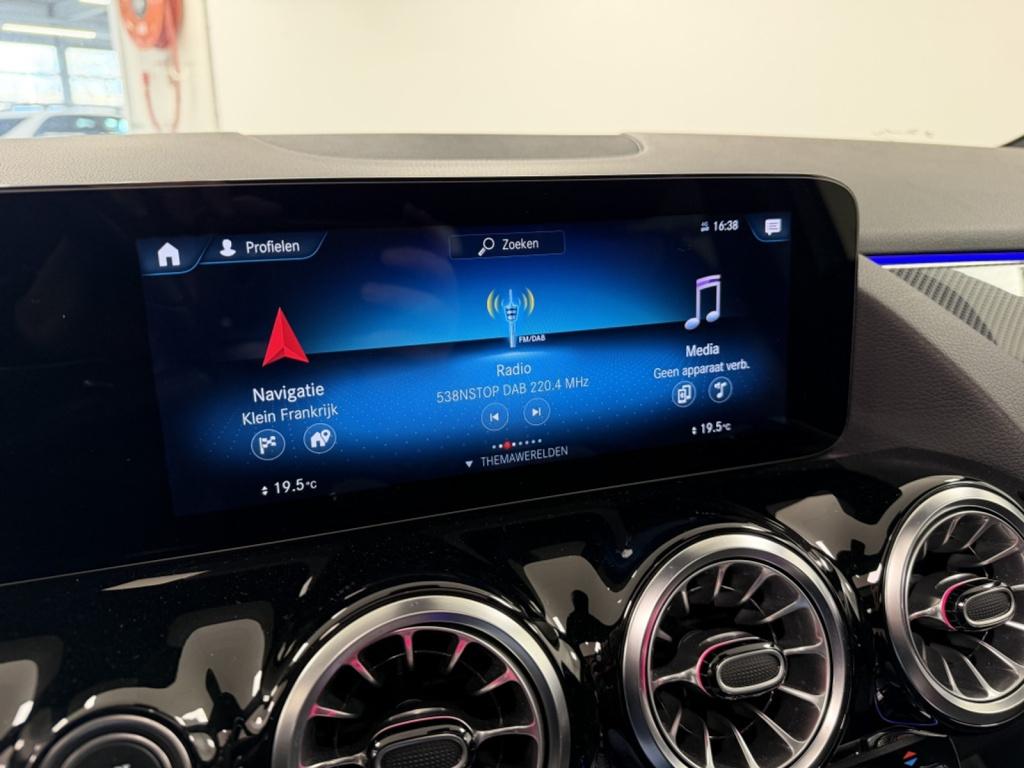 Mercedes-Benz Gla-klasse 250 e amg line | trekhaak | panoramadak | memory |