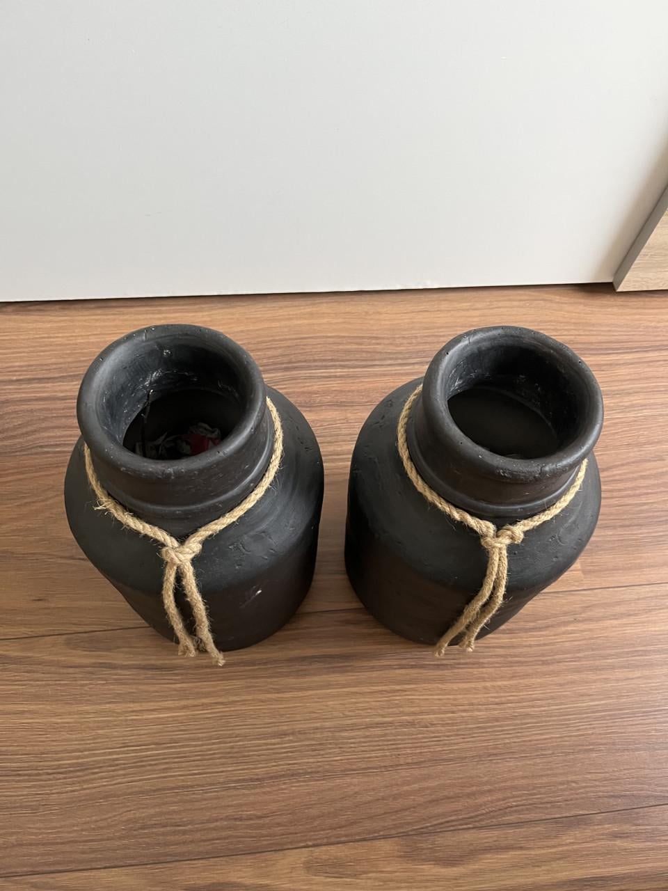 Zwarte stenen vazen met touw (set van 2)