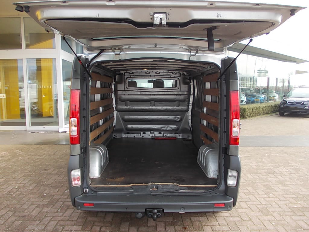 Opel Vivaro 2.0 cdti l2h1 airco, trekhaak 163000 km!!