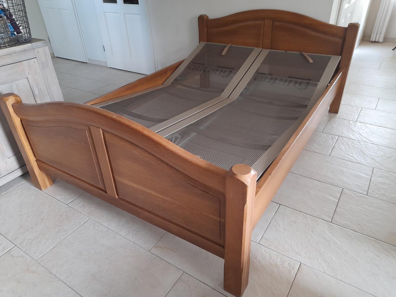 Stevig 2 p. bed 140 x 200 ( in goede staat ) verstelbaar!