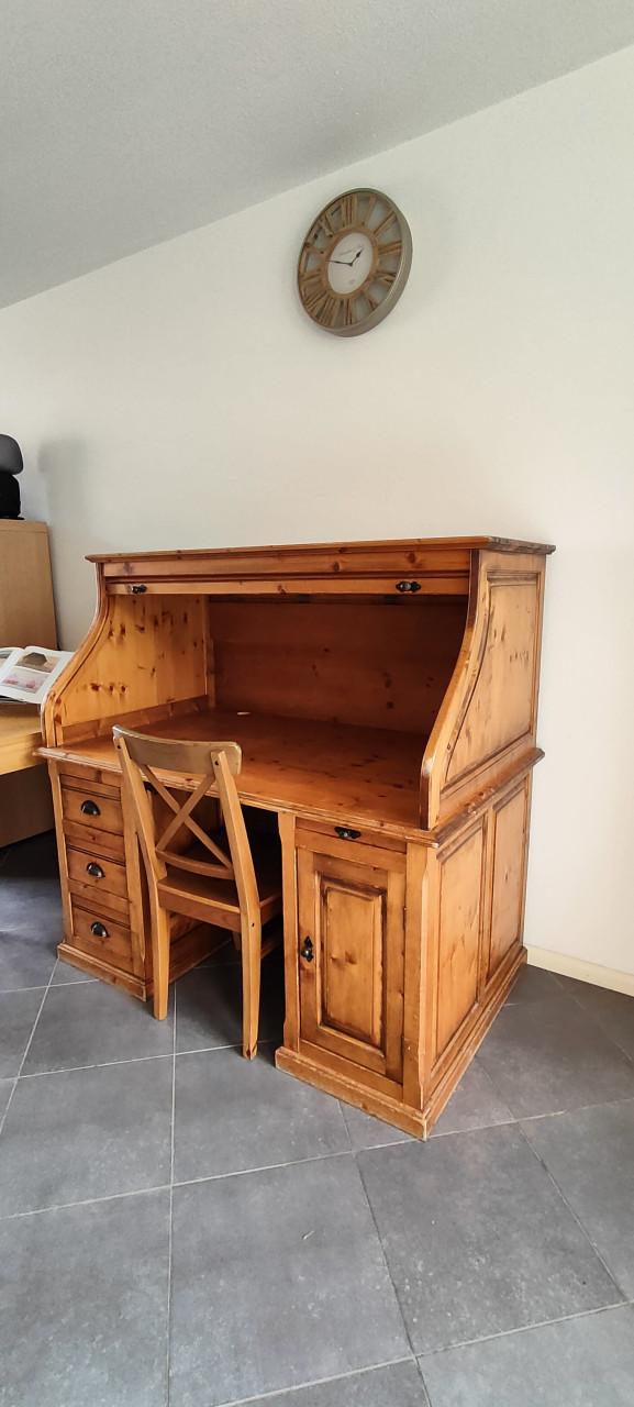 Warm-gelakte grenenhouten secretaire