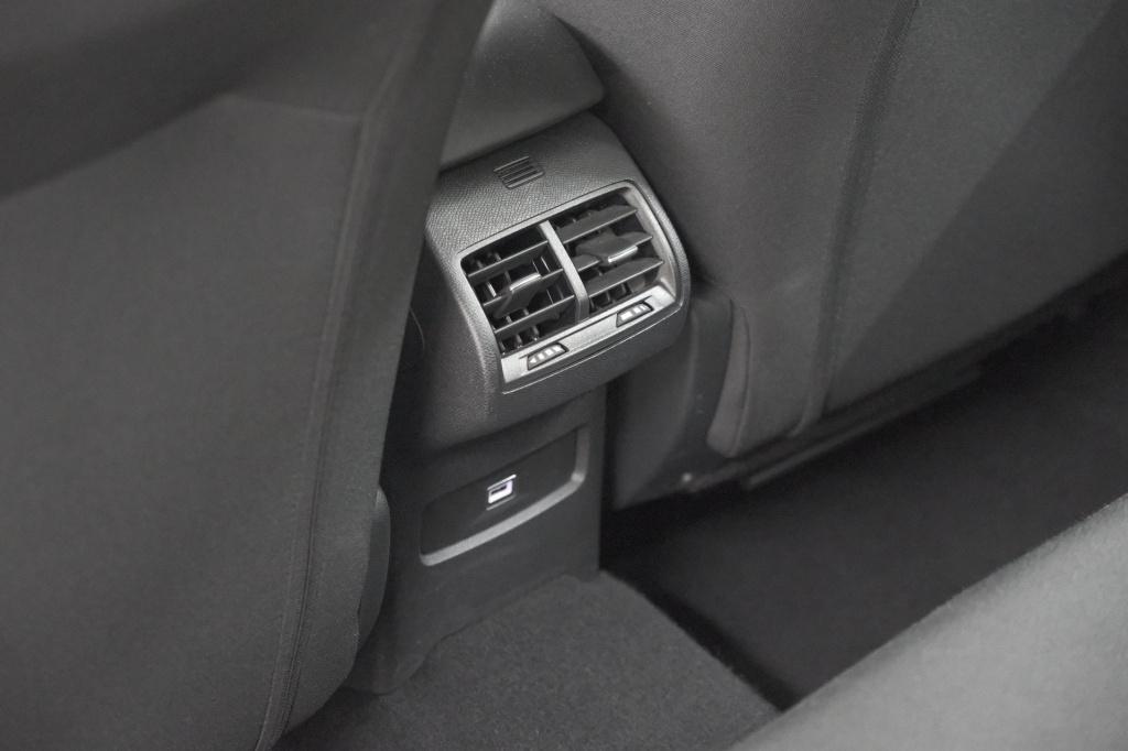 Citroen C4 puretech 130 feel | trekhaak | camera | allseason banden | clima
