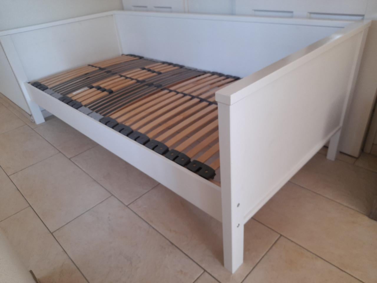 Massief houten bed 90 x 200 (in goede nette staat )