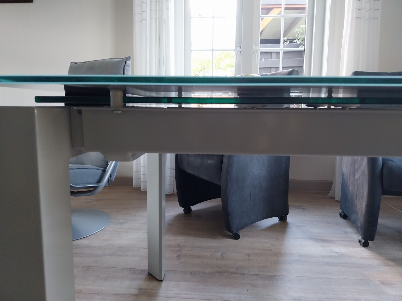 Glazen eetkamer tafel