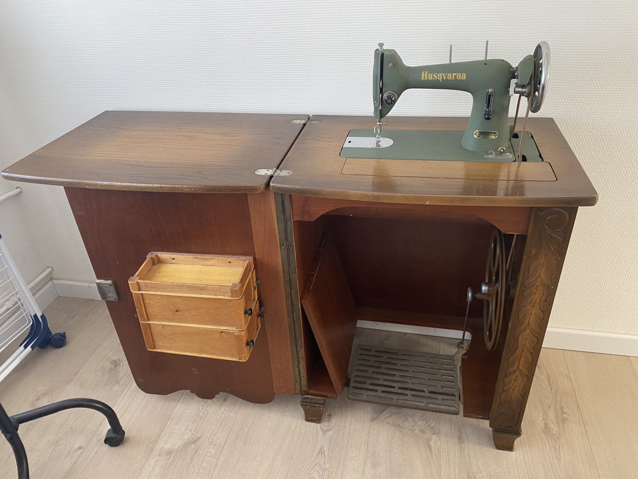 Antiek trap naaimachine