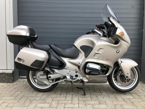 In nieuwstaat zijnde BMW R1100RT uit 2001 met slechts 59dkm, €1995,-