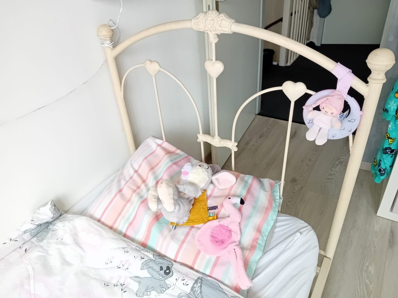 Eenpersoonsbed met spijlen