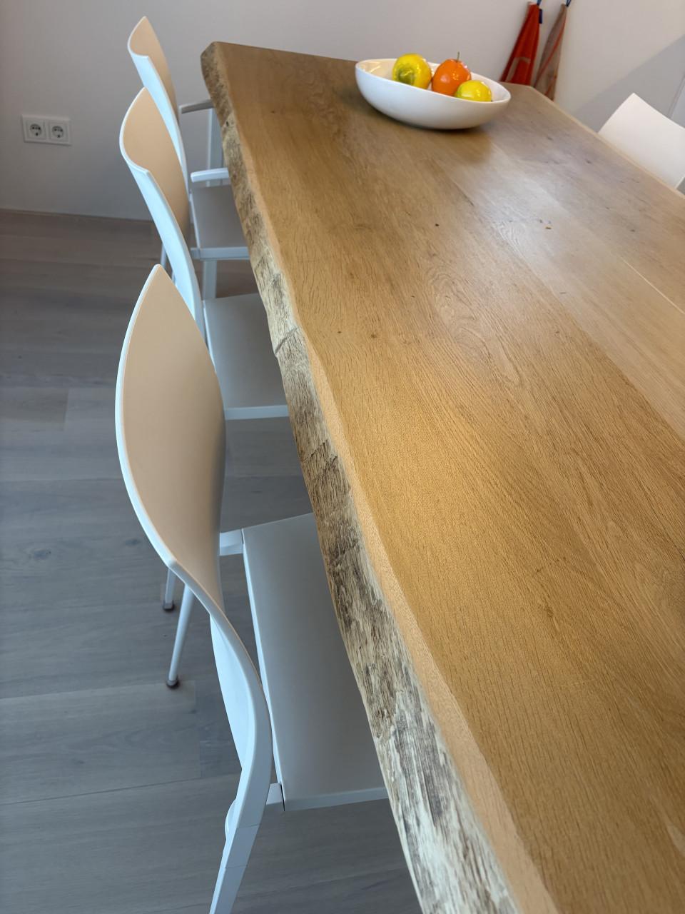 Mooie eikenhouten boomstam eettafel 210 x 100