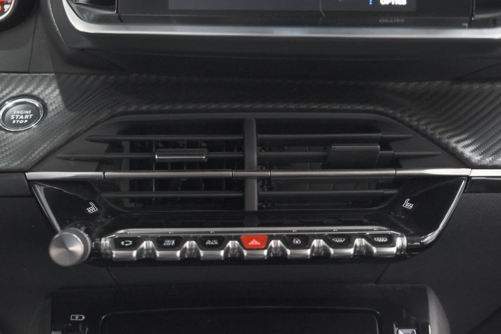 Peugeot 208 puretech 100 allure pack | camera | apple carplay | stoelverwar