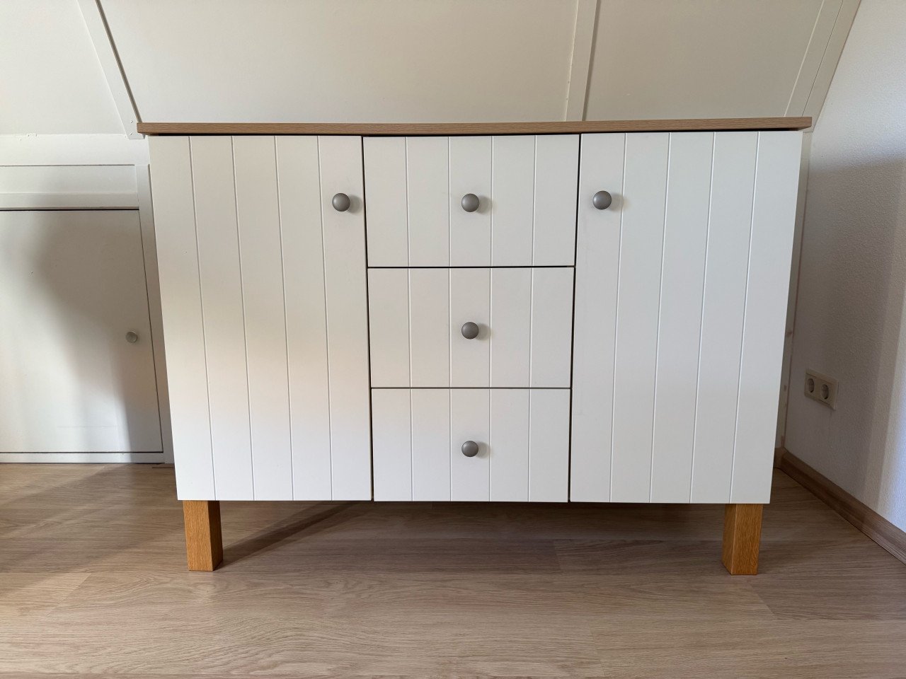 Commode met bijbehorende kast