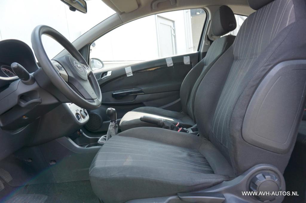 Opel Corsa 1.2-16v essentia