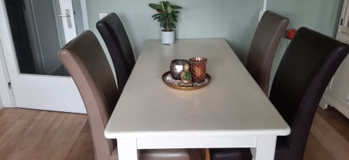 Eetkamertafel met 4 stoelen