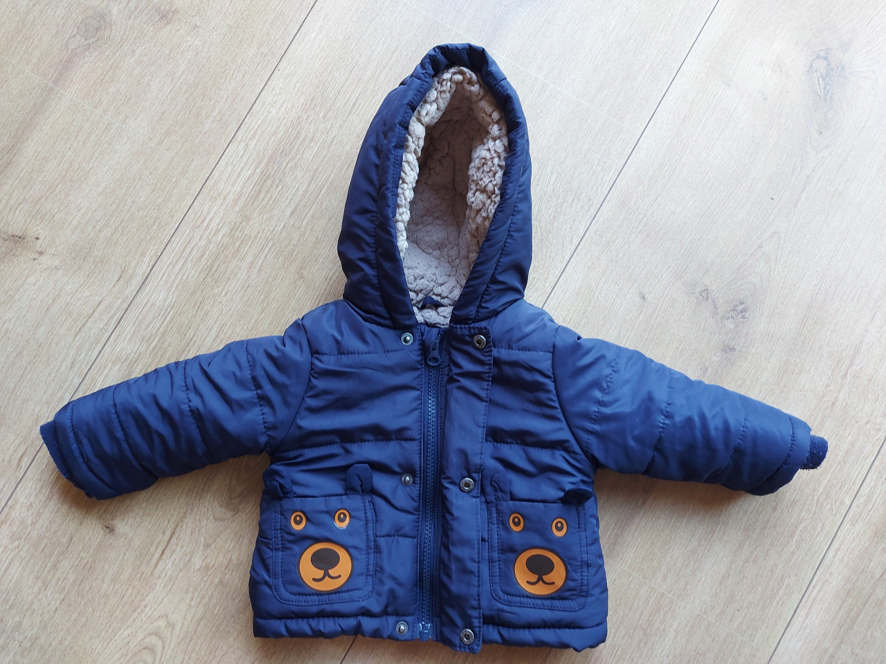 Leuke donkerblauwe jongens winterjas (maat 74 / 80)