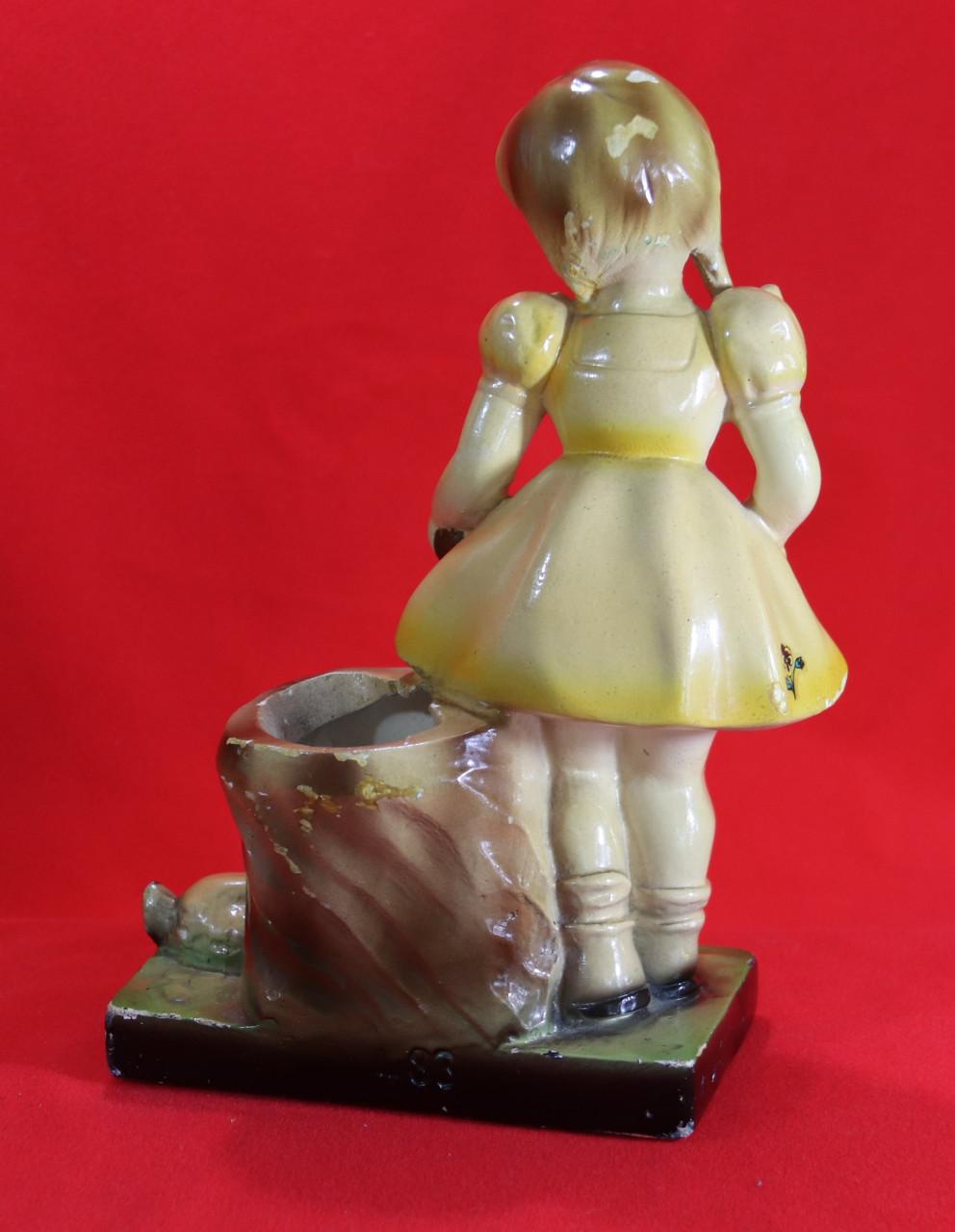 Antiek beeldje van kindje met hondje