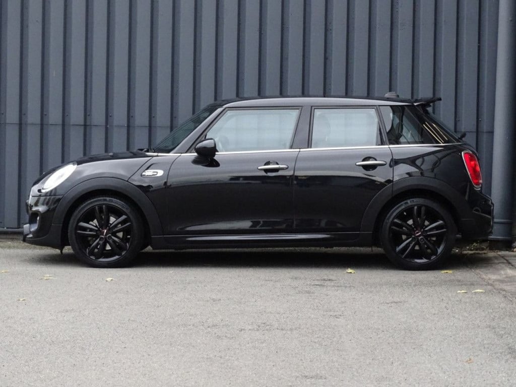 Mini Cooper mini 1.5 serious business automaat | jcw pack | king's cross