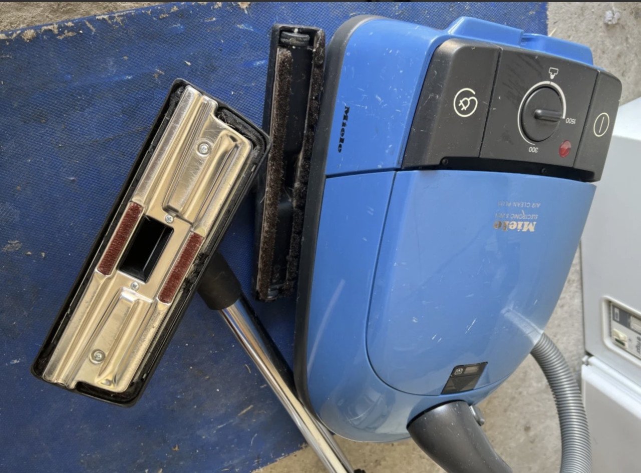 Miele Stofzuiger 1500W compleet met alle hulpstukken als nieuw