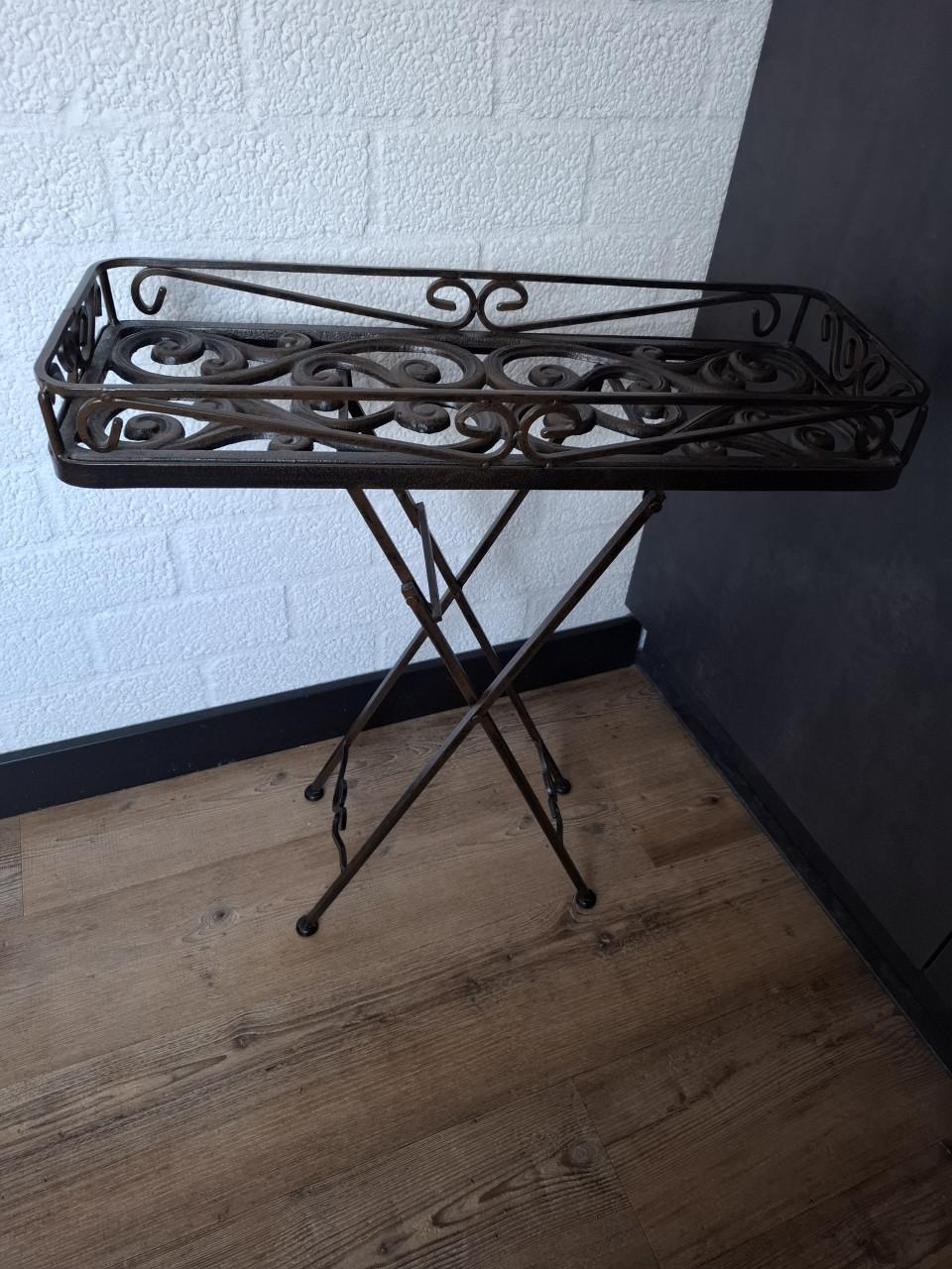 Zware gietijzeren sidetable