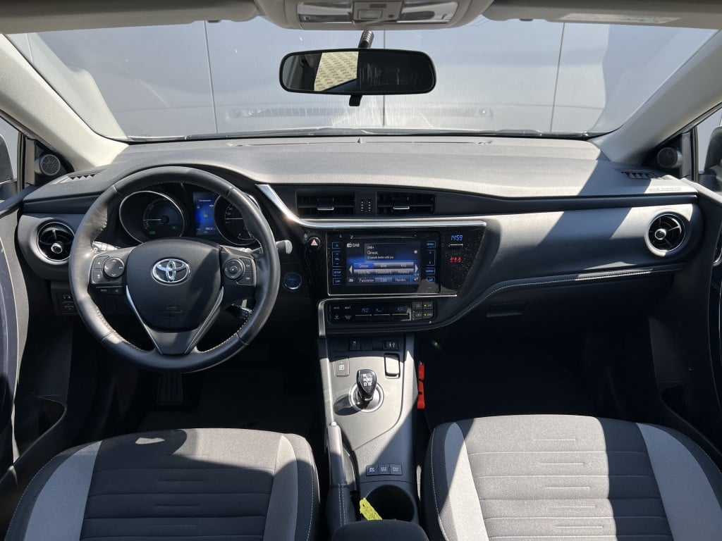 Toyota Auris touring sports 1.8 hybr. trend