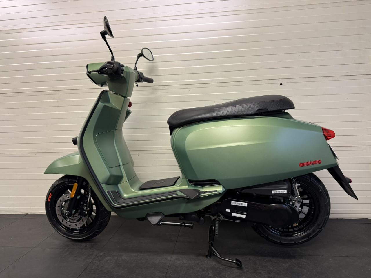 Lambretta V Special 50 Nieuw en nu uit voorraad leverbaar!