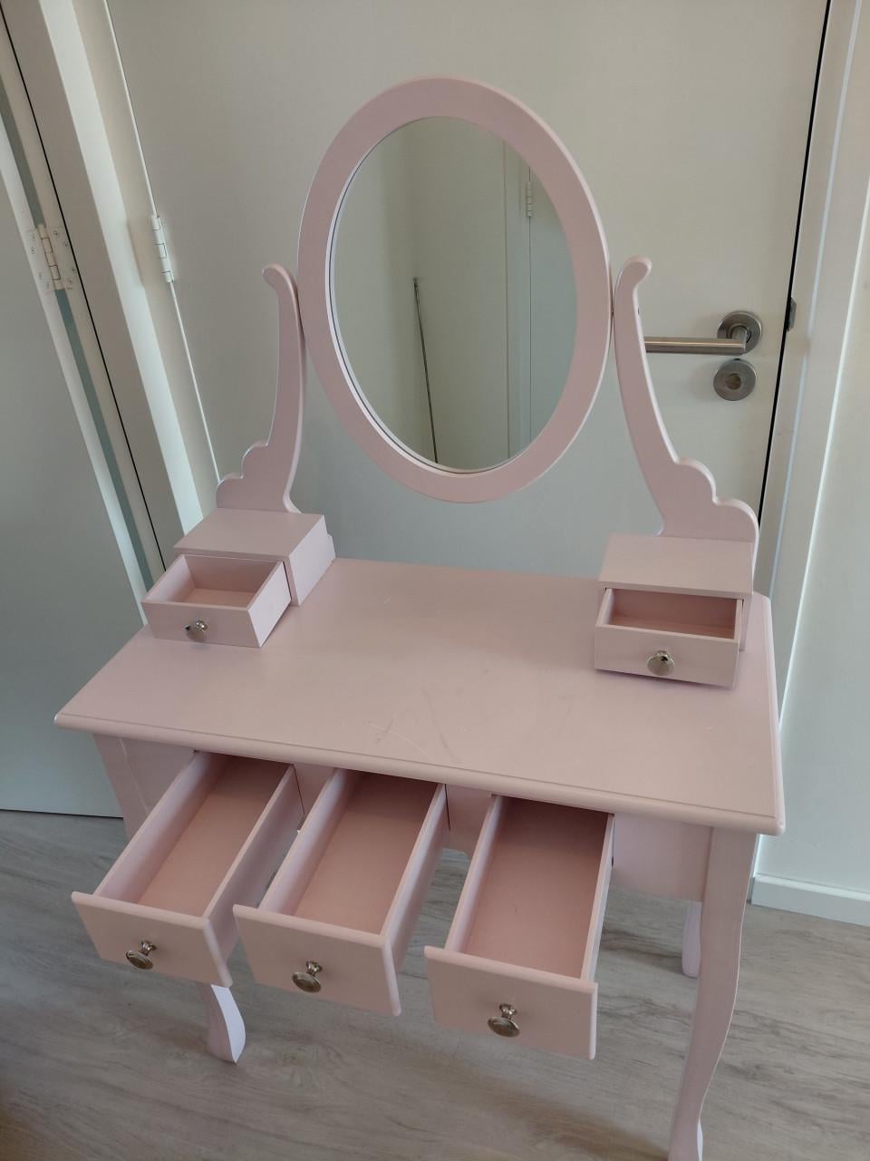 Te koop: leuke meiden kaptafel