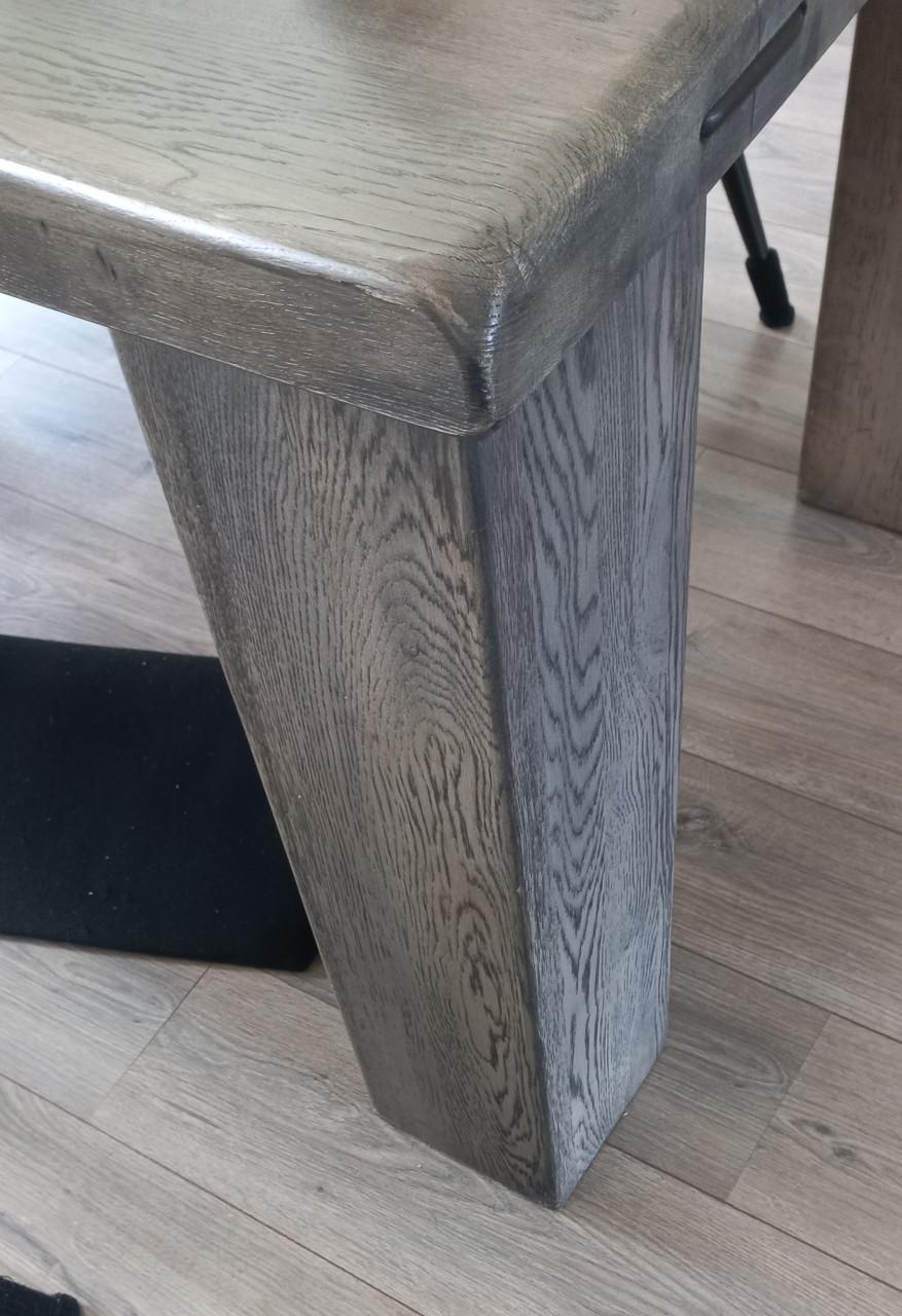 Robuuste eettafel