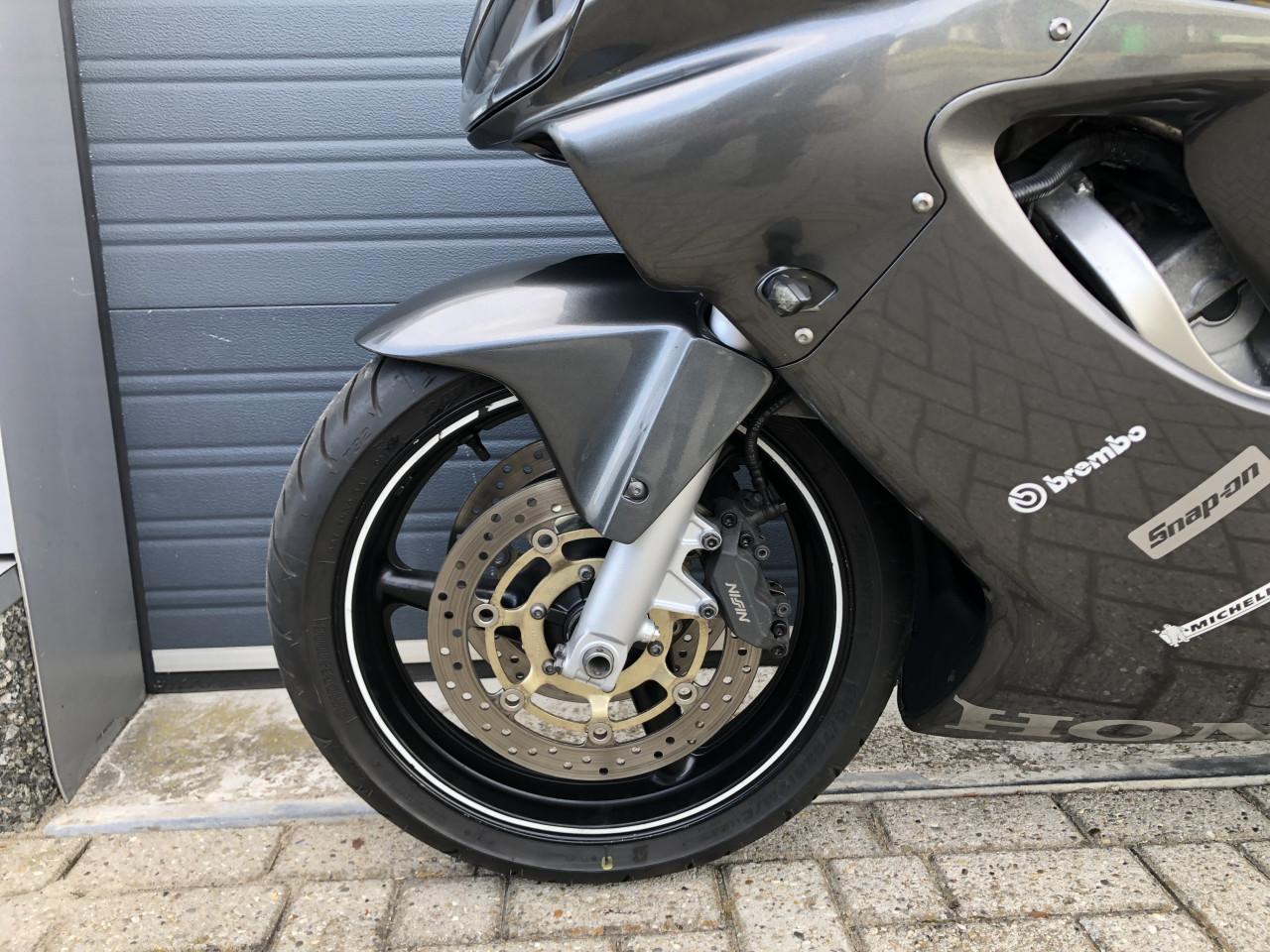 ***VERKOCHT*** Honda CBR600 uit 2003, sportdemper €2450.-