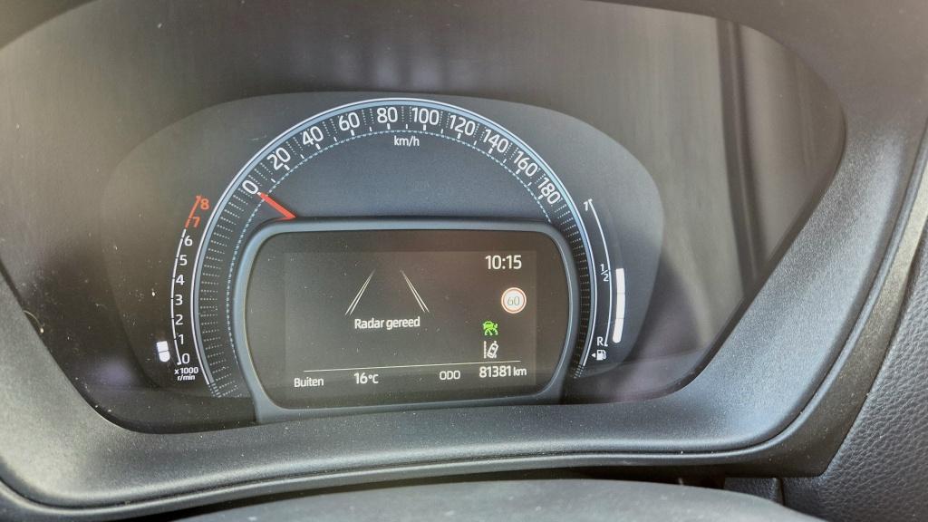 Toyota Aygo x 1.0 vvt-i mt play | camera | lane assist | acc | 17 inch | ai