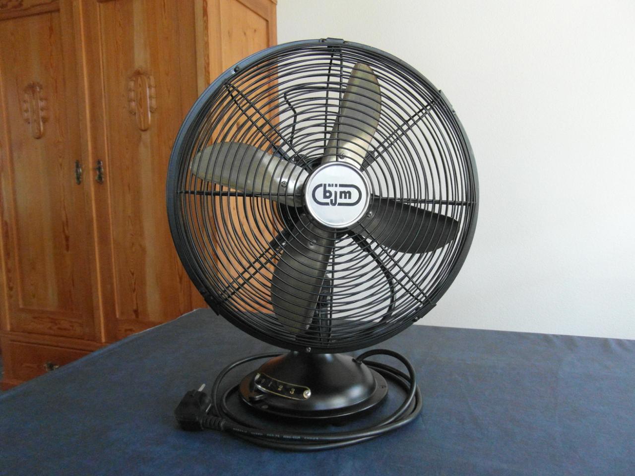 Zwarte vintage ventilator van BJM 45 Watt.