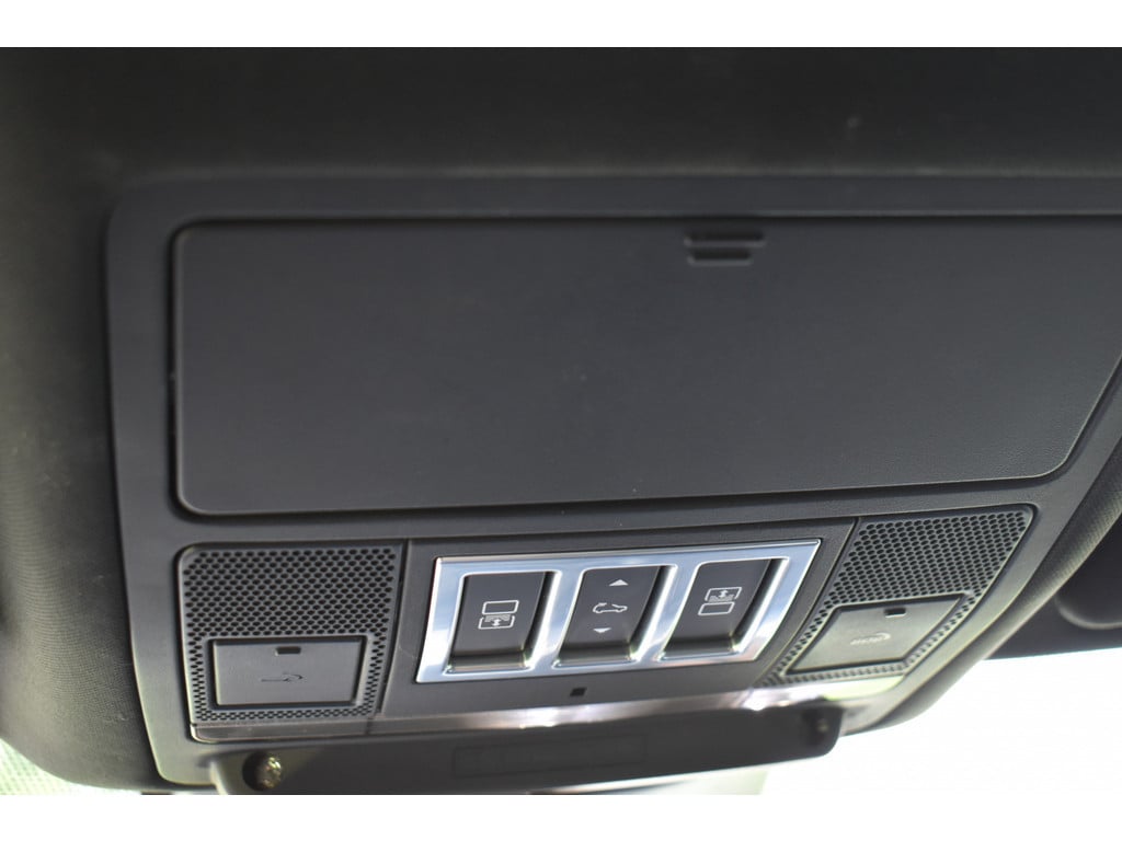 Land Rover Discovery 3.0 td6 hse € 49.950 excl btw