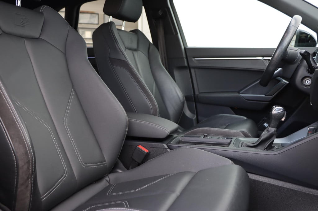 Audi Q3 35 tfsi s line s-tronic